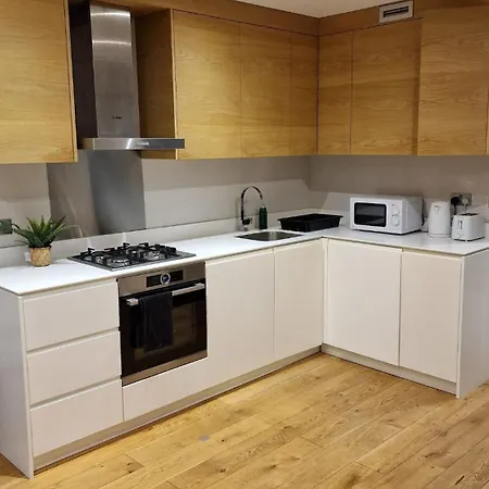 Apartamento London Ealing Near Train Station